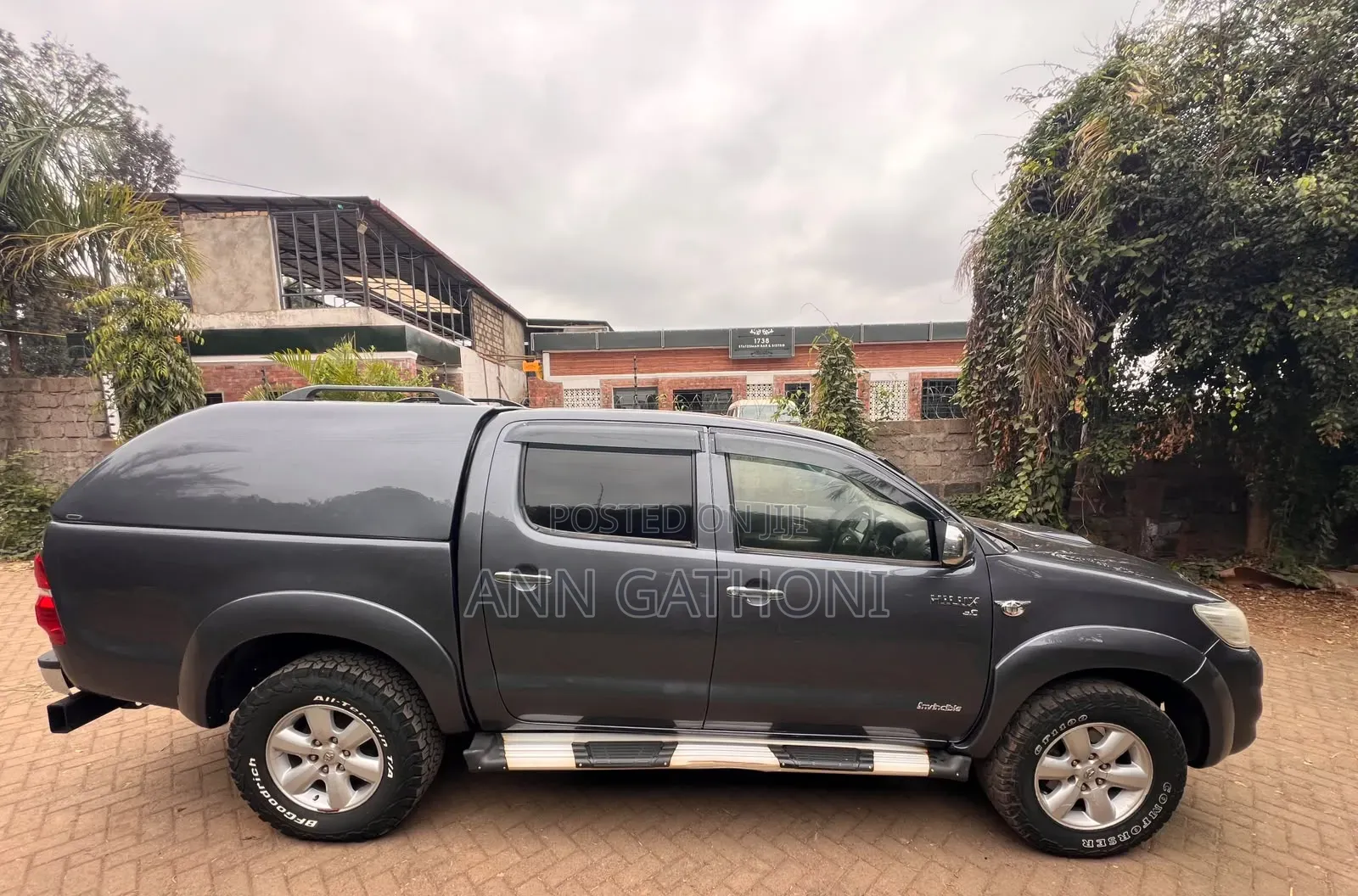 Toyota Hilux 2012 Gray