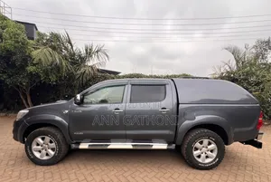 Toyota Hilux 2012 Gray