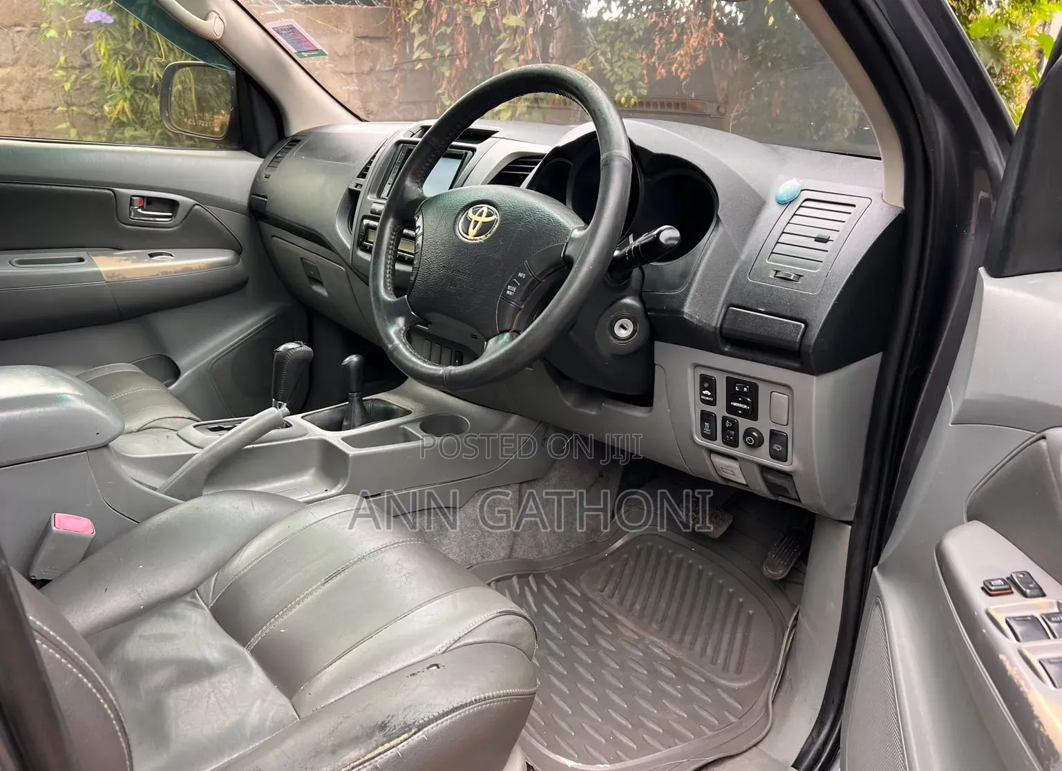 Toyota Hilux 2012 Gray