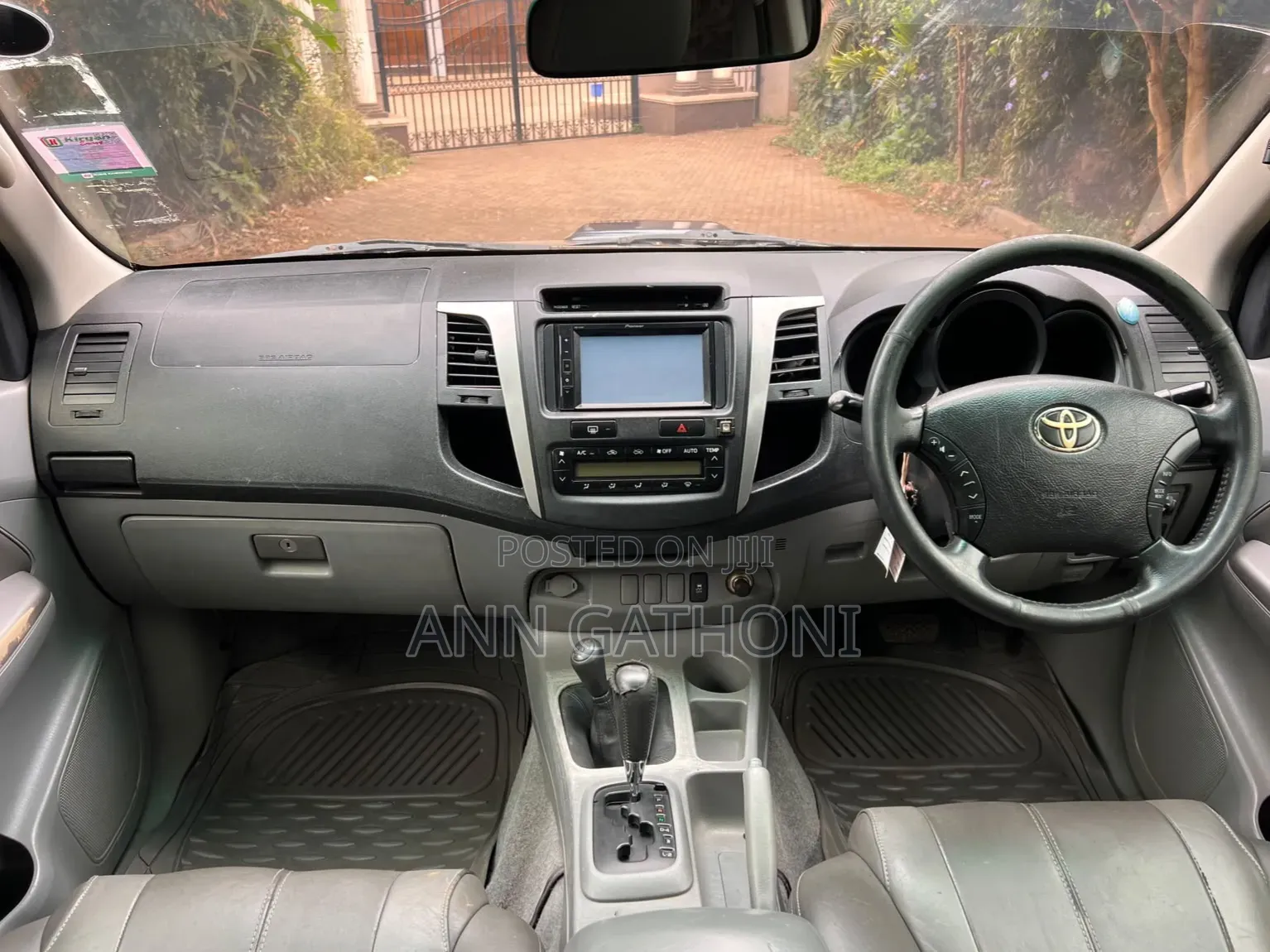 Toyota Hilux 2012 Gray
