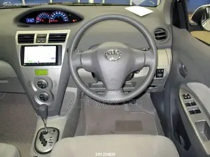 Toyota Belta Vent+frame+hazard