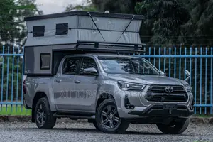 Toyota Hilux 2024 Silver