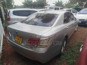 Toyota Crown 2013 Silver