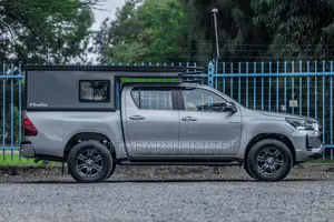Toyota Hilux 2024 Silver
