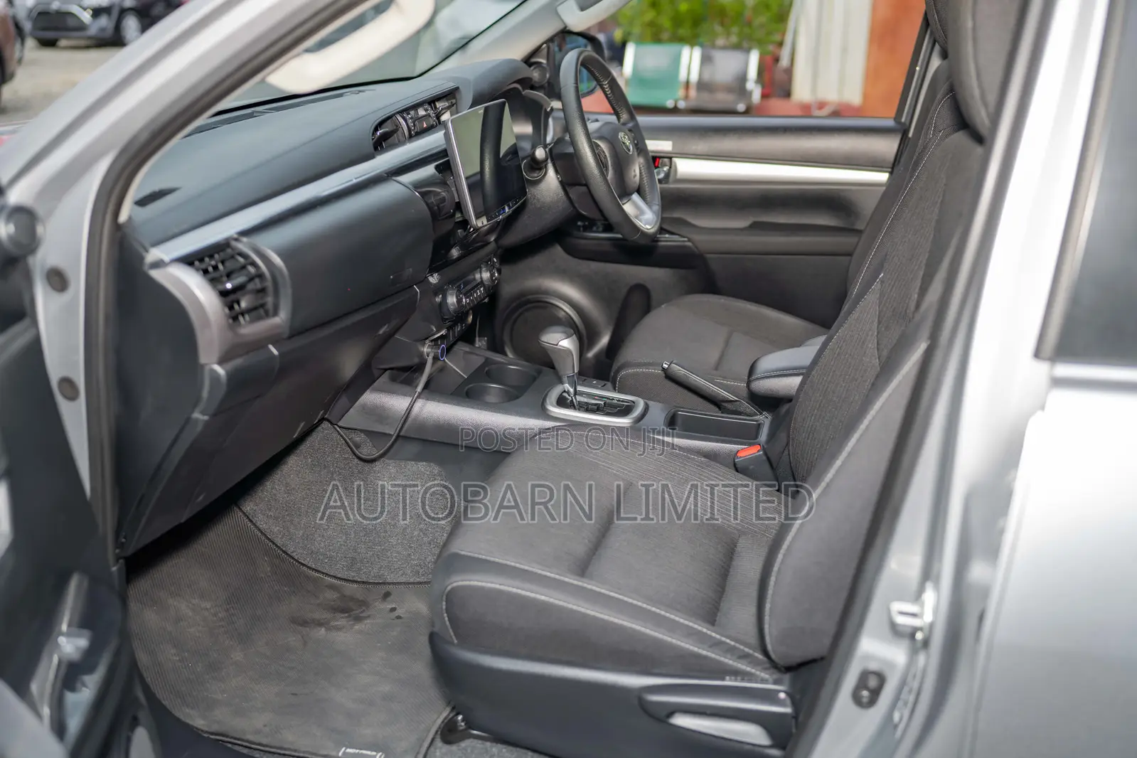 Toyota Hilux 2024 Silver