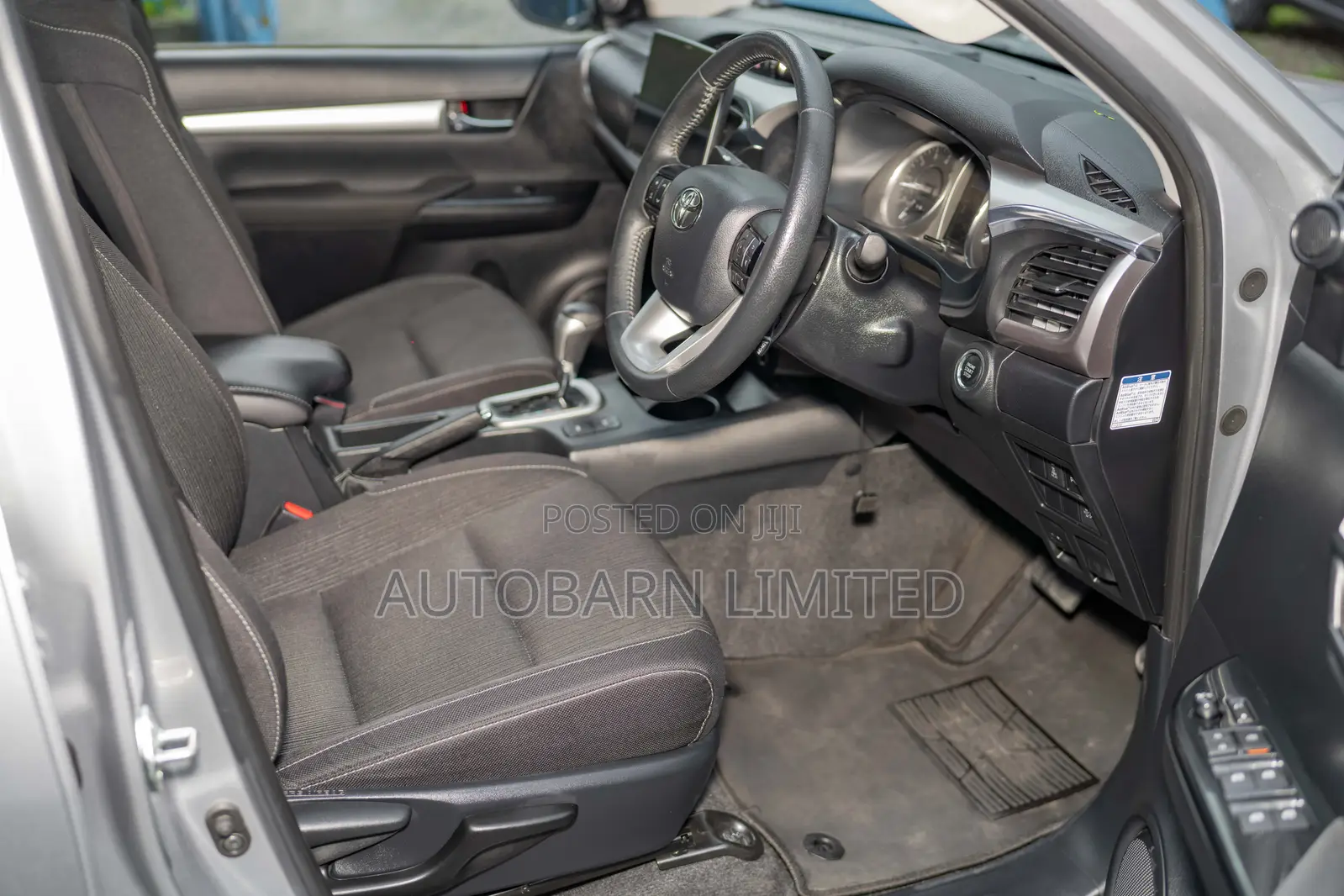 Toyota Hilux 2024 Silver