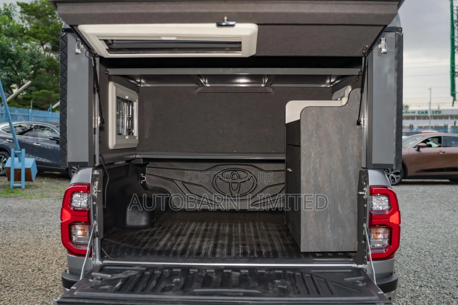 Toyota Hilux 2024 Silver