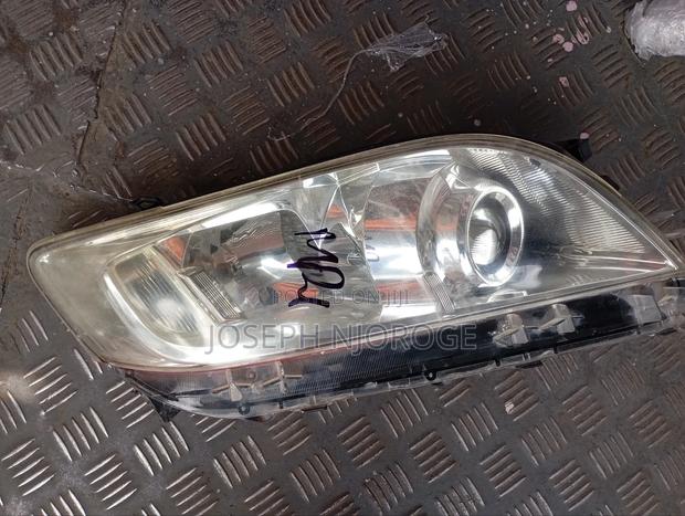Toyota Vanguard Headlights - thumbnail 2