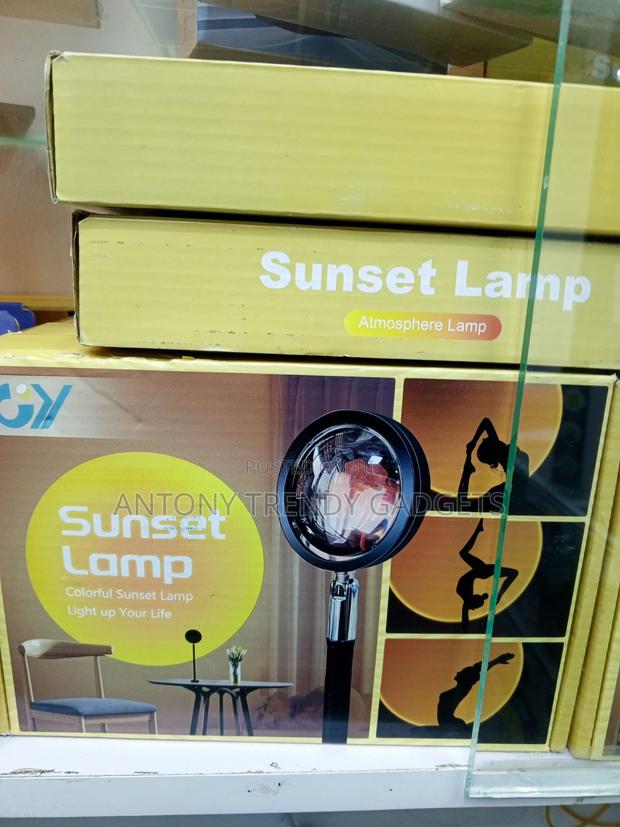 360° Rotating Sunset Projection Light With Remote Control - thumbnail 3
