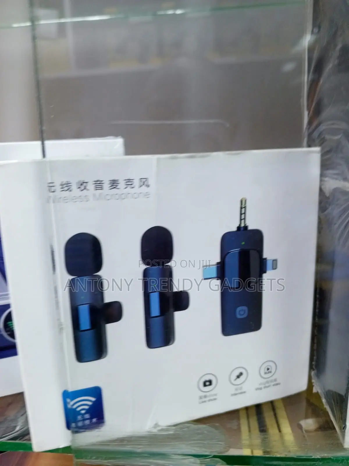 3-in-1 Dual Wireless Lavalier Microphone for iPhone Android