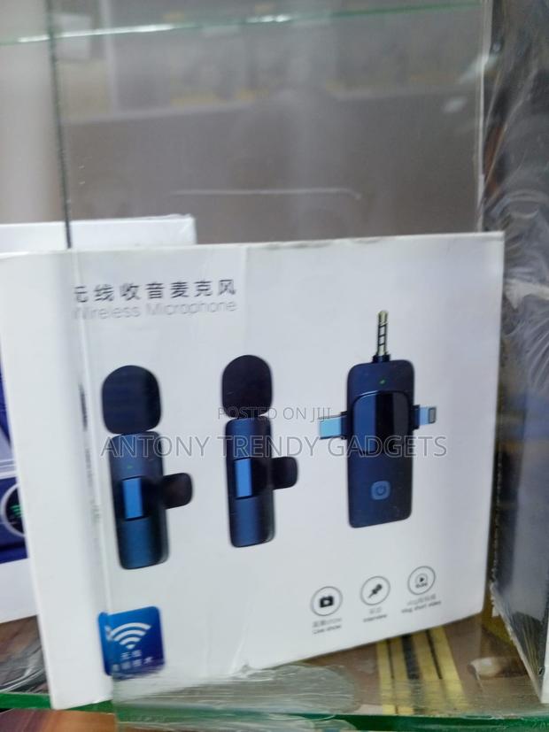 3-in-1 Dual Wireless Lavalier Microphone for iPhone Android