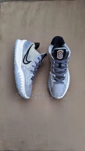 Basketball Shoes "Kyrie 4 Low"
