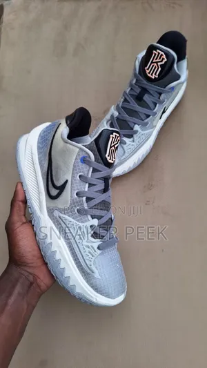 Basketball Shoes "Kyrie 4 Low"