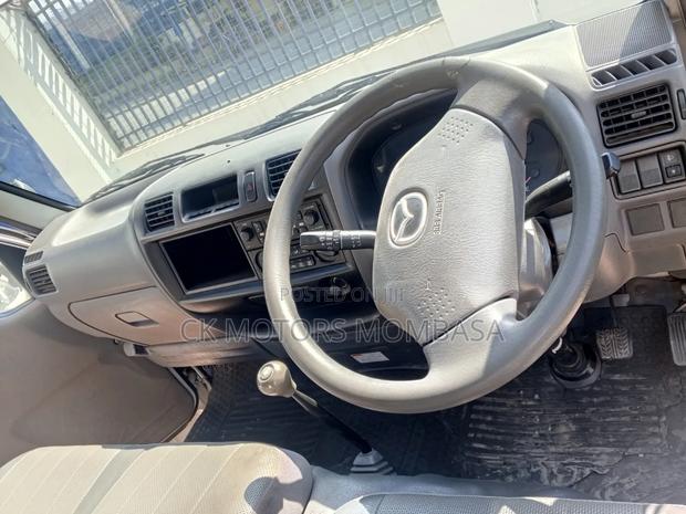 Mazda Bongo 2013 White - thumbnail 6