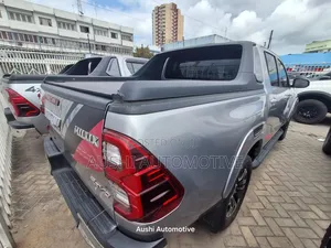 Toyota Hilux 2021 Silver