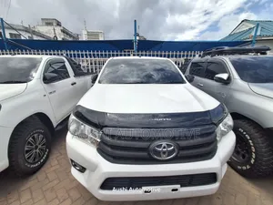 Toyota Hilux 2019 White