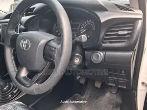 Toyota Hilux 2019 White