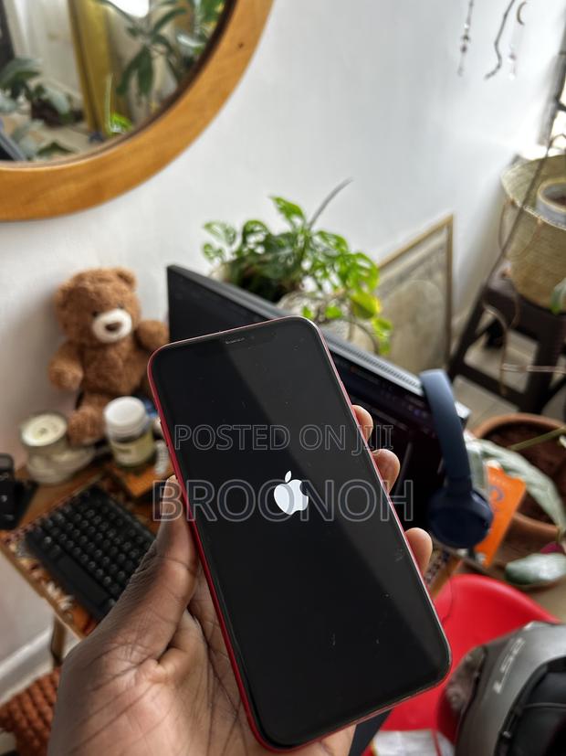 Apple iPhone XR 128 GB Red - main view