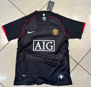 Manchester United 2008 Retro Kit