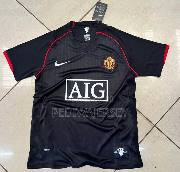 Manchester United 2008 Retro Kit - thumbnail 3