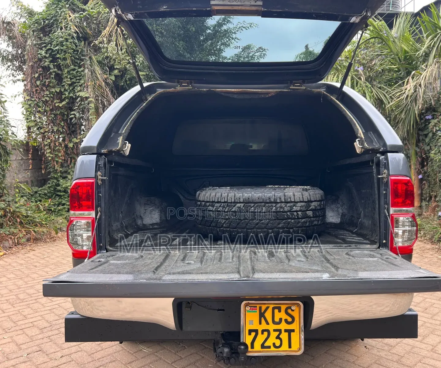 Toyota Hilux 2012 Gray