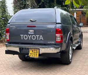 Toyota Hilux 2012 Gray