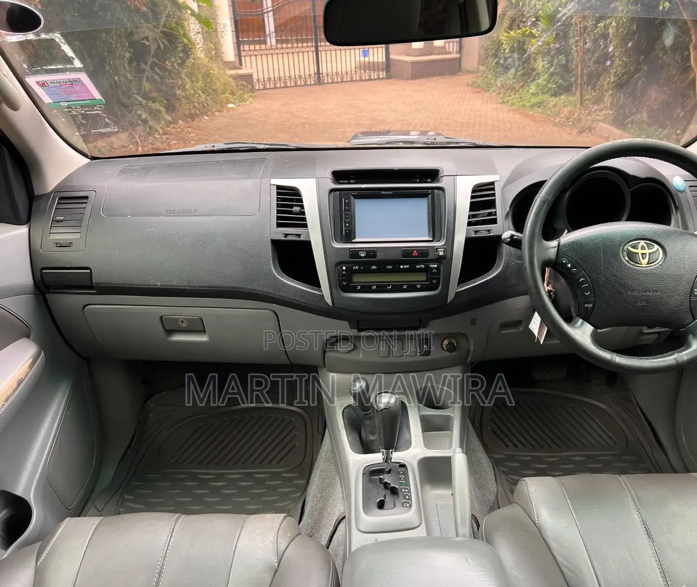 Toyota Hilux 2012 Gray