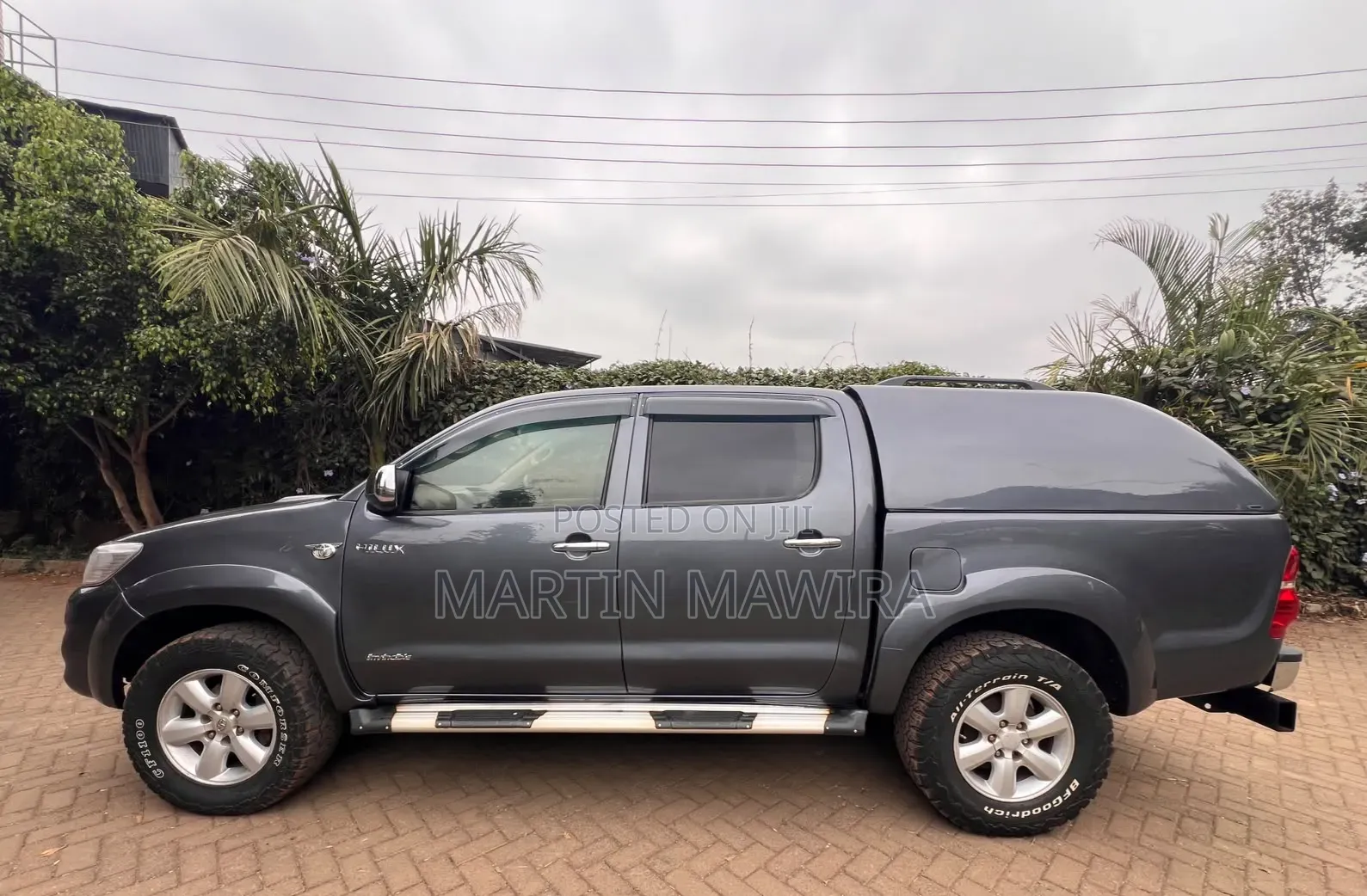 Toyota Hilux 2012 Gray