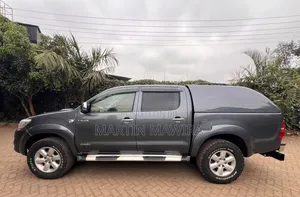 Toyota Hilux 2012 Gray