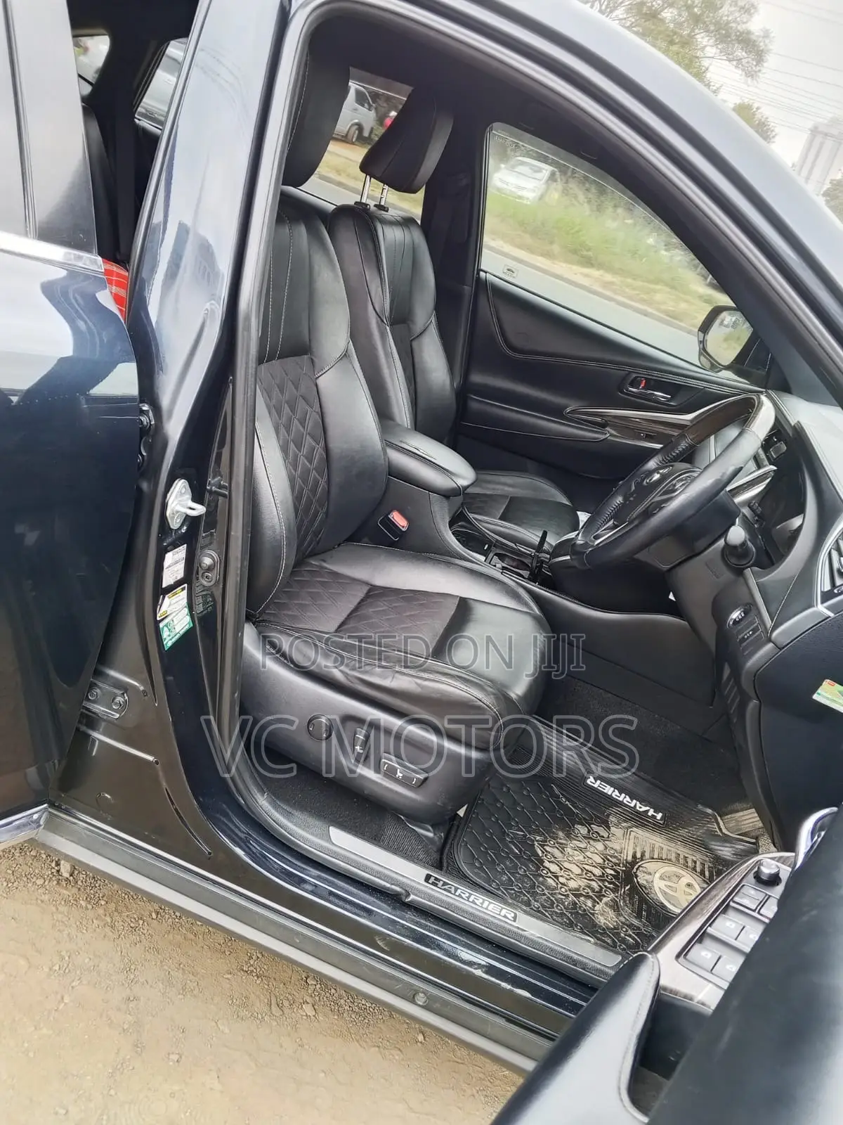 Toyota Harrier 2.0 2014 Black