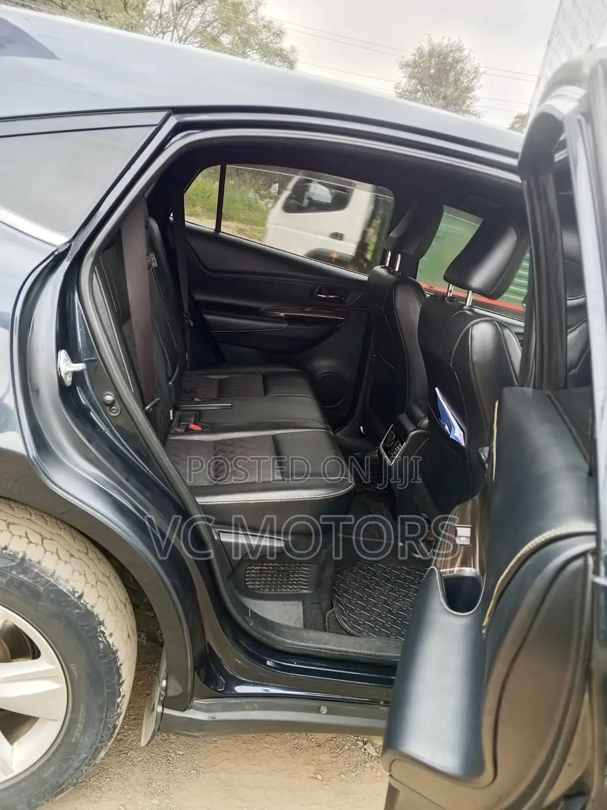 Toyota Harrier 2.0 2014 Black