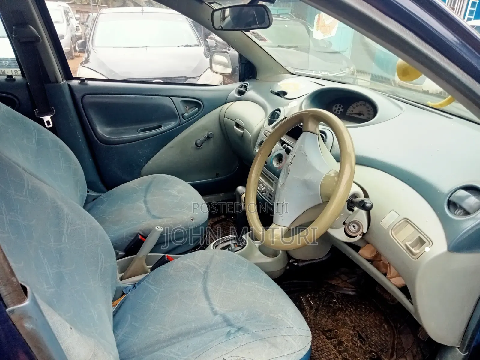 Toyota Vitz 2000 Blue