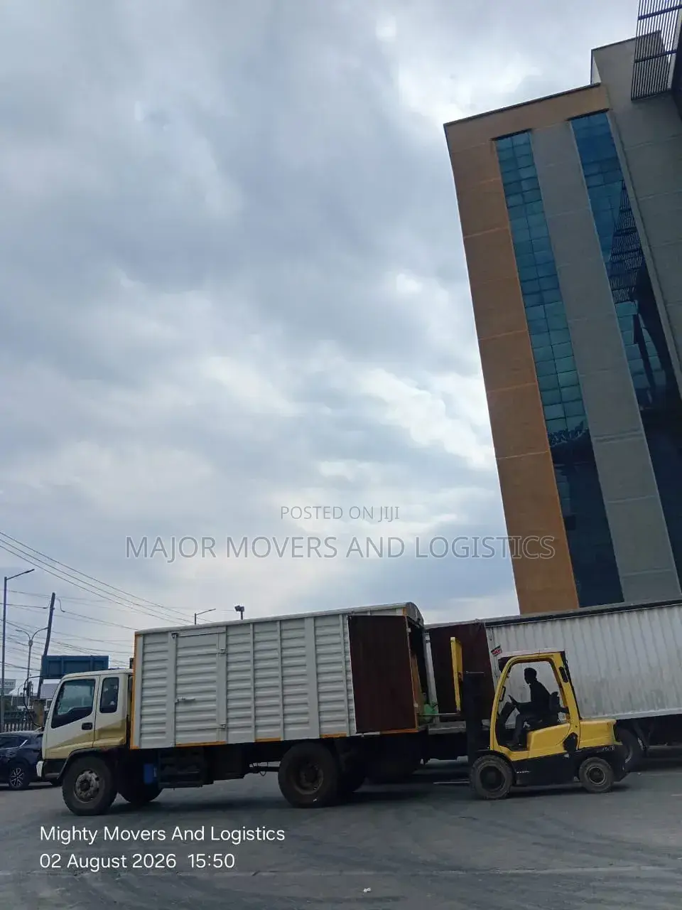 Professional Forklift Operation-Lifting Transportation of Heavy Load