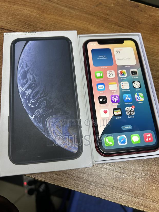 Apple iPhone XR 128 GB Red - main view