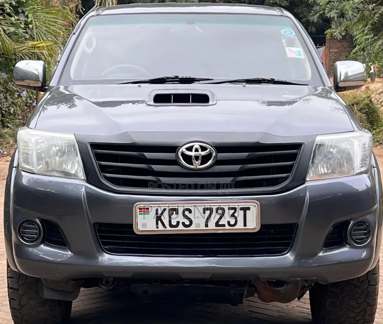 Toyota Hilux 2012 Blue