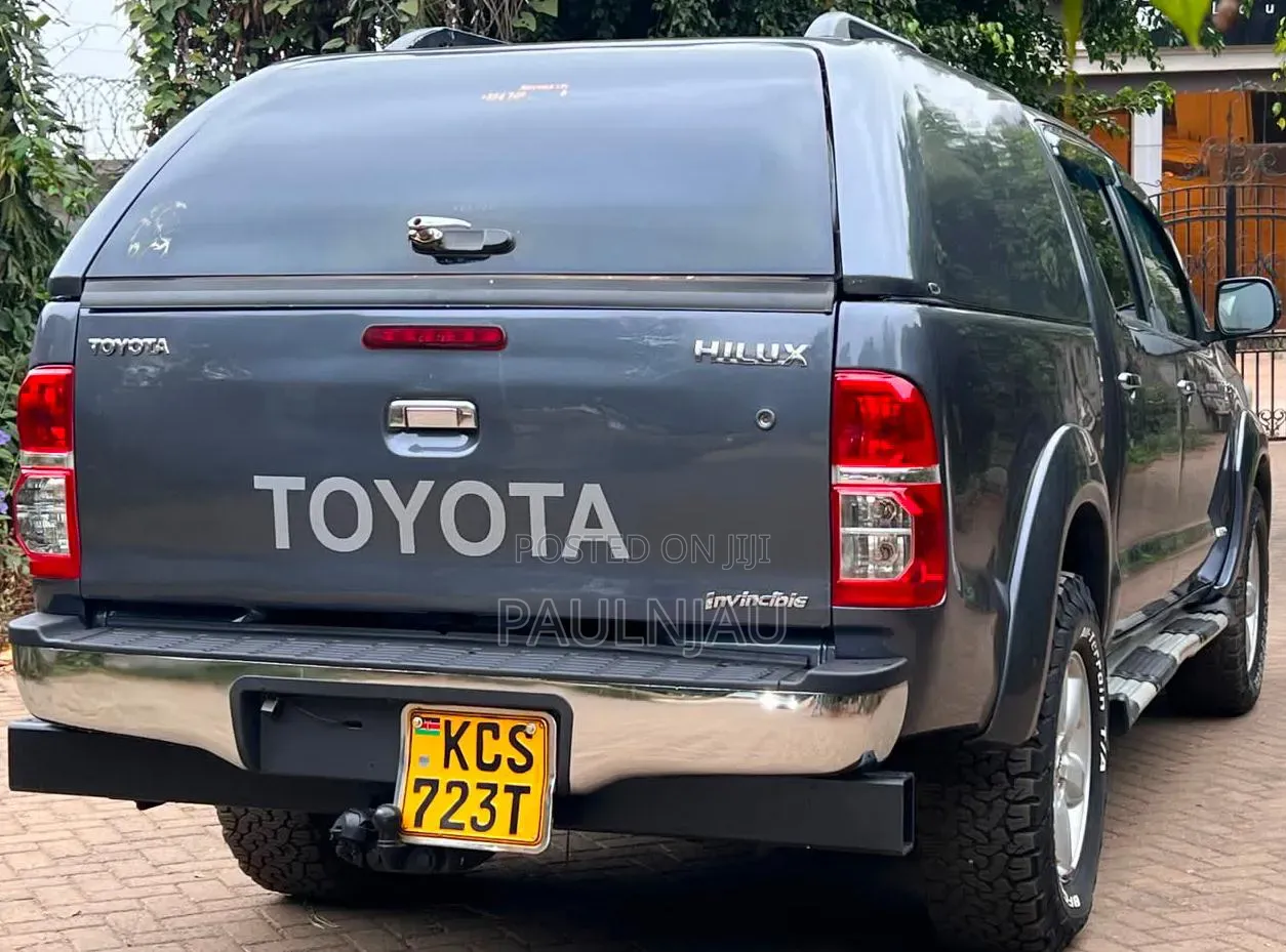 Toyota Hilux 2012 Blue