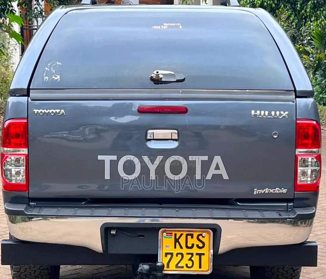 Toyota Hilux 2012 Blue