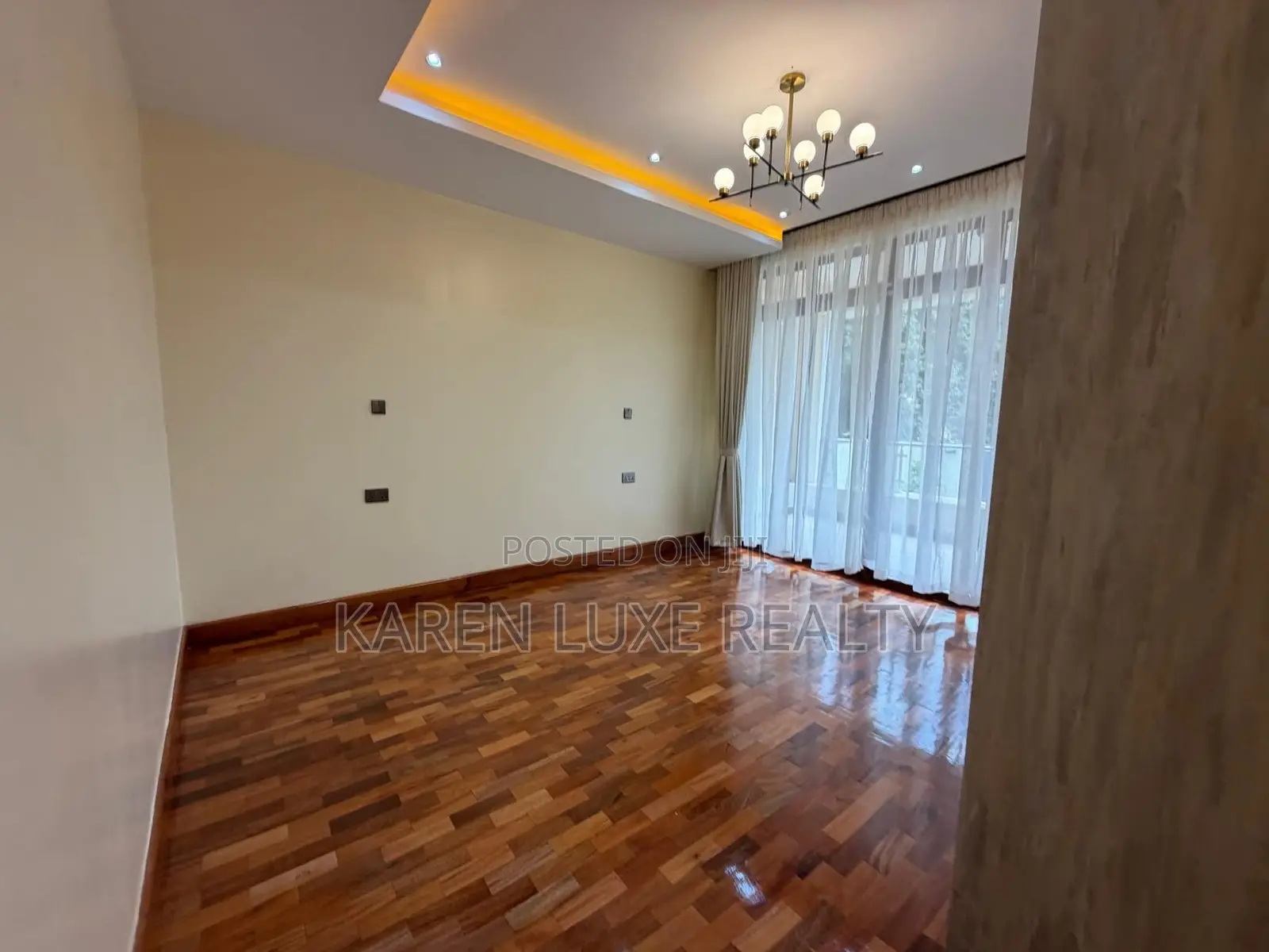 5bdrm Villa in Rosslyn for sale