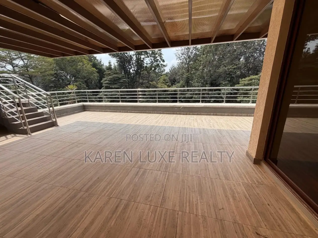 5bdrm Villa in Rosslyn for sale