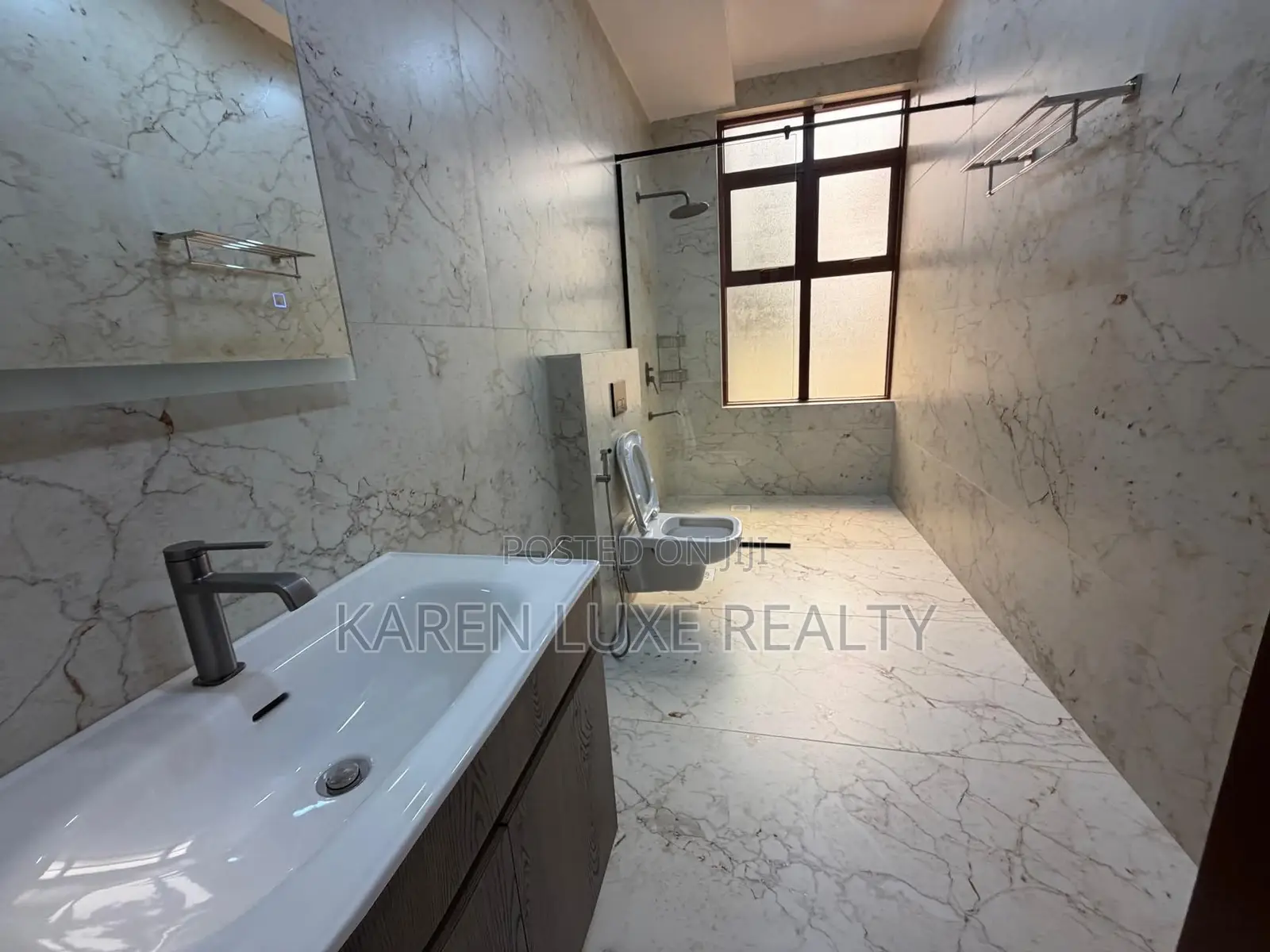 5bdrm Villa in Rosslyn for sale