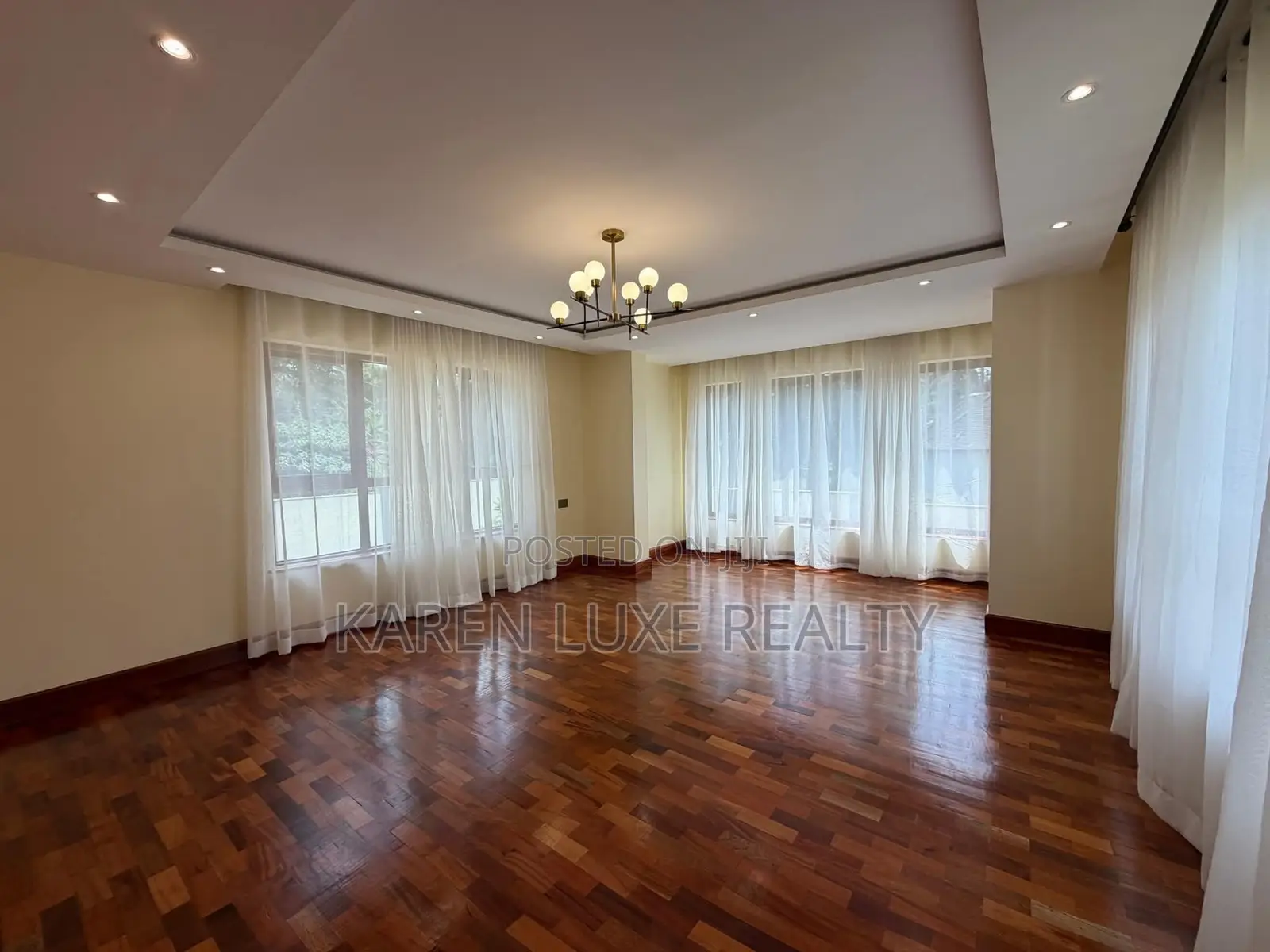 5bdrm Villa in Rosslyn for sale