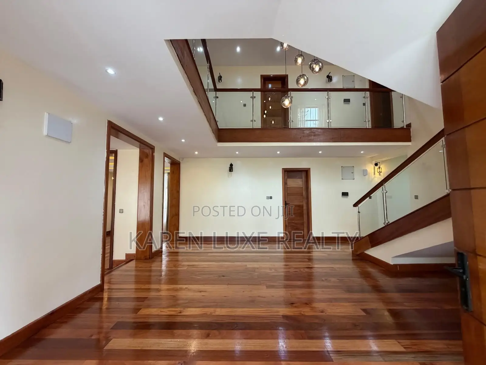 5bdrm Villa in Rosslyn for sale