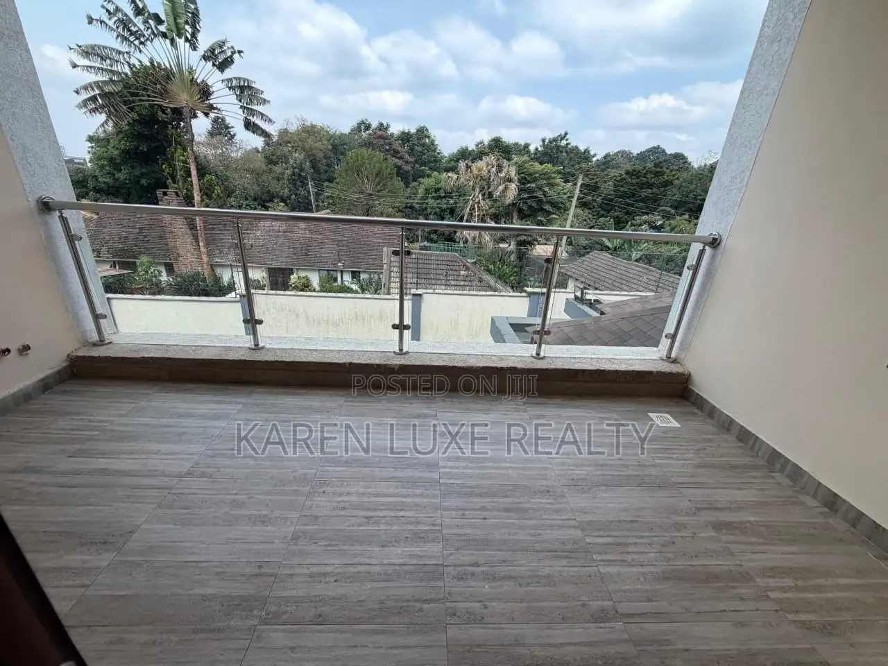 5bdrm Villa in Rosslyn for sale