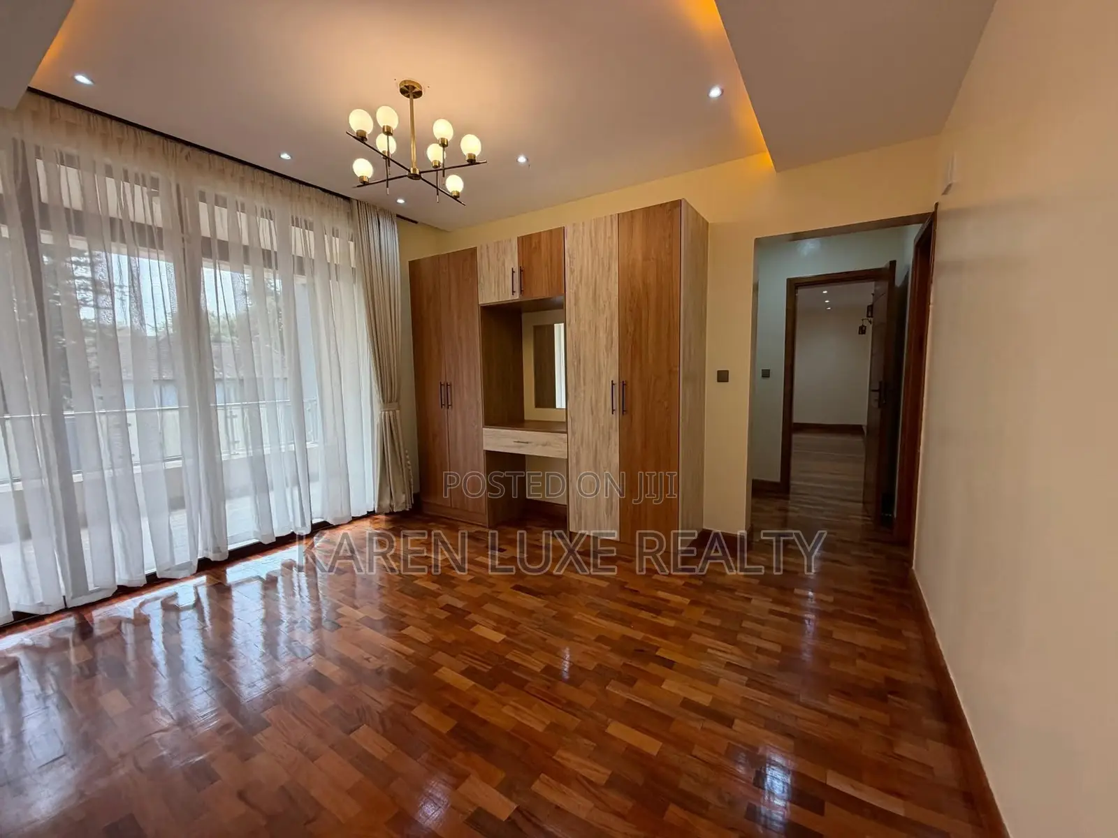 5bdrm Villa in Rosslyn for sale