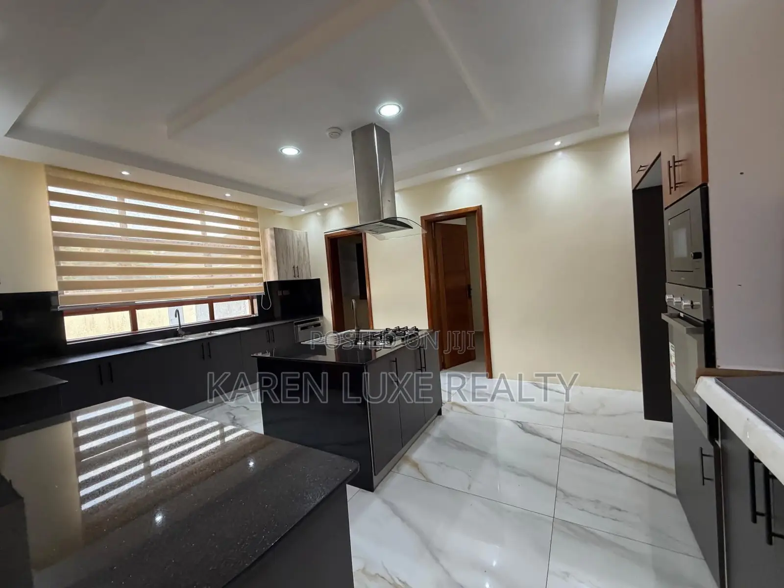 5bdrm Villa in Rosslyn for sale