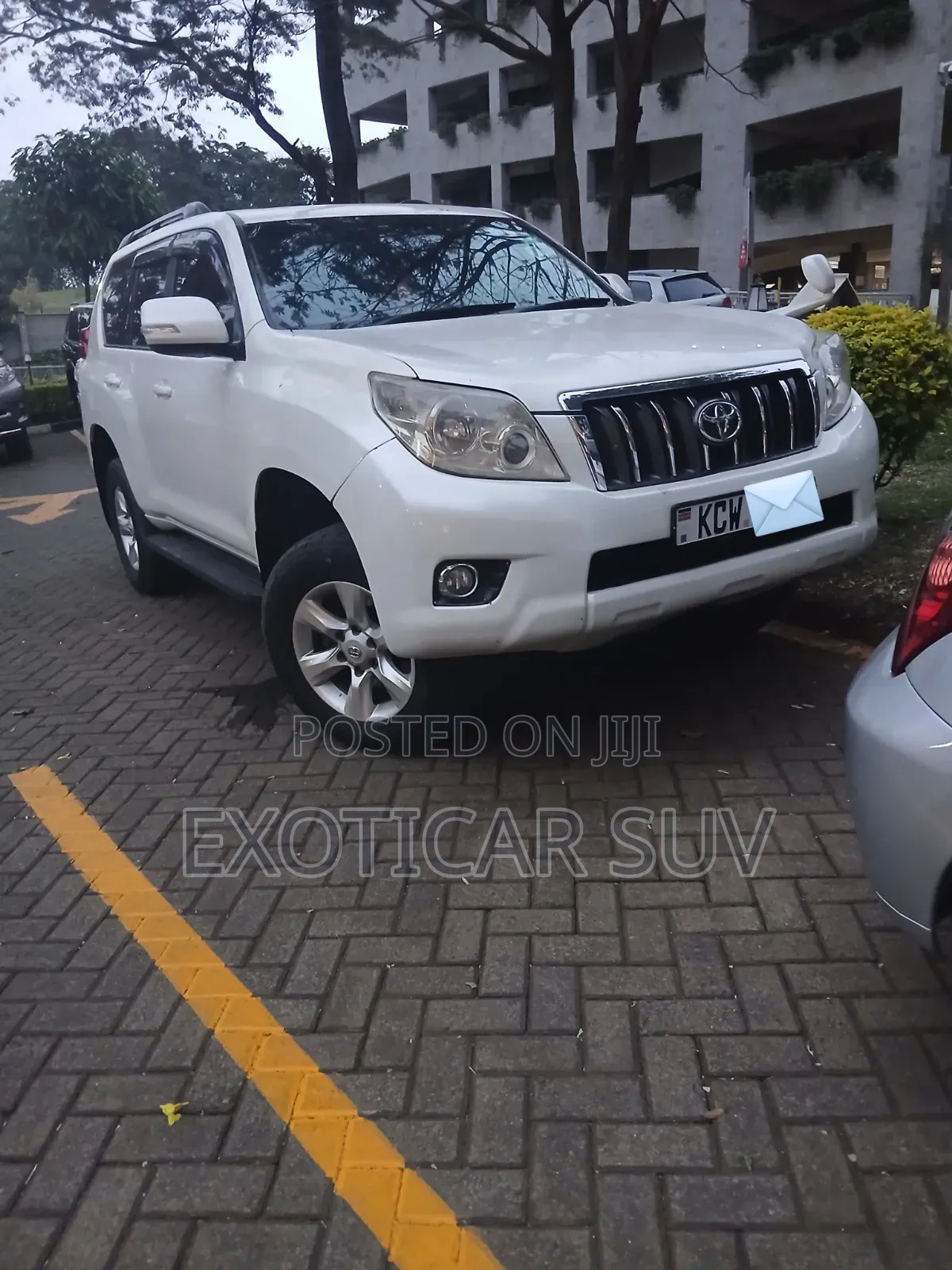Toyota Land Cruiser Prado 2012 White