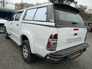 Toyota Hilux 2013 White