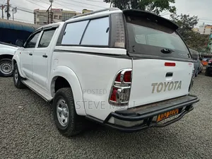 Toyota Hilux 2013 White