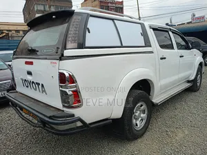 Toyota Hilux 2013 White