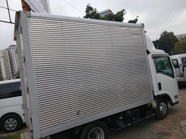 Isuzu Elf Truck - thumbnail 3
